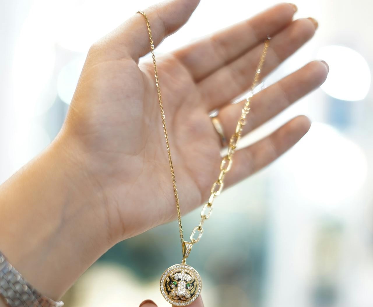 Les critères de choix d’une chaîne pour un pendentif pour femme